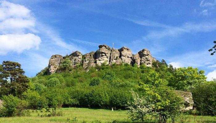 Staffelberg (trad. Plane Mountain), geoestrategic and sacred place where the M is placed.