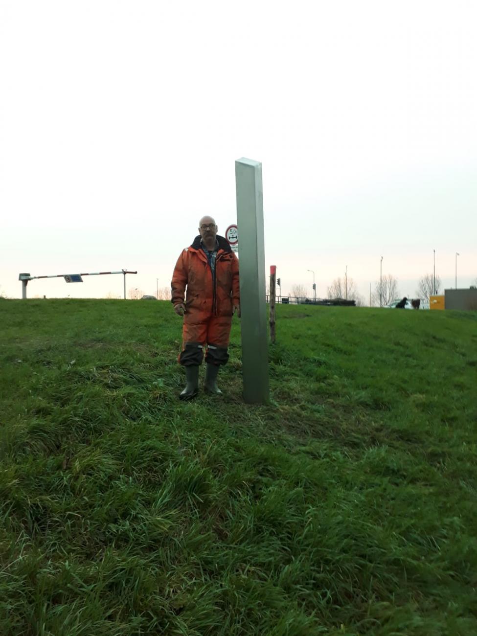 Locks worker on 9 12 next to monolith Maasbracht