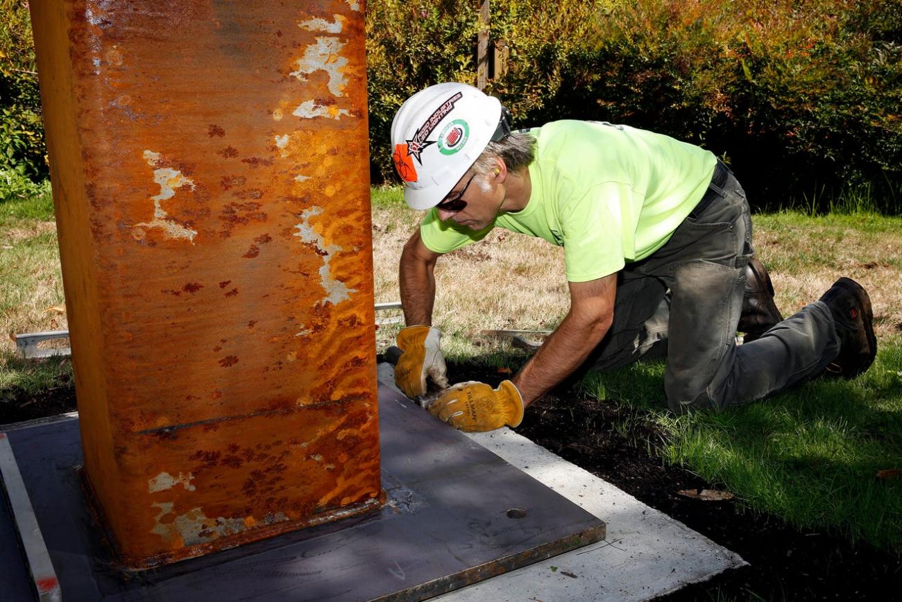 Devin Laurence Field installs his sculpture "Sentinels" outside Bush Barn Art Center in Bush's Pasture Park in Salem, Oregon, on Thursday, Aug. 22, 2019. CONNOR RADNOVICH / STATESMAN JOURNAL